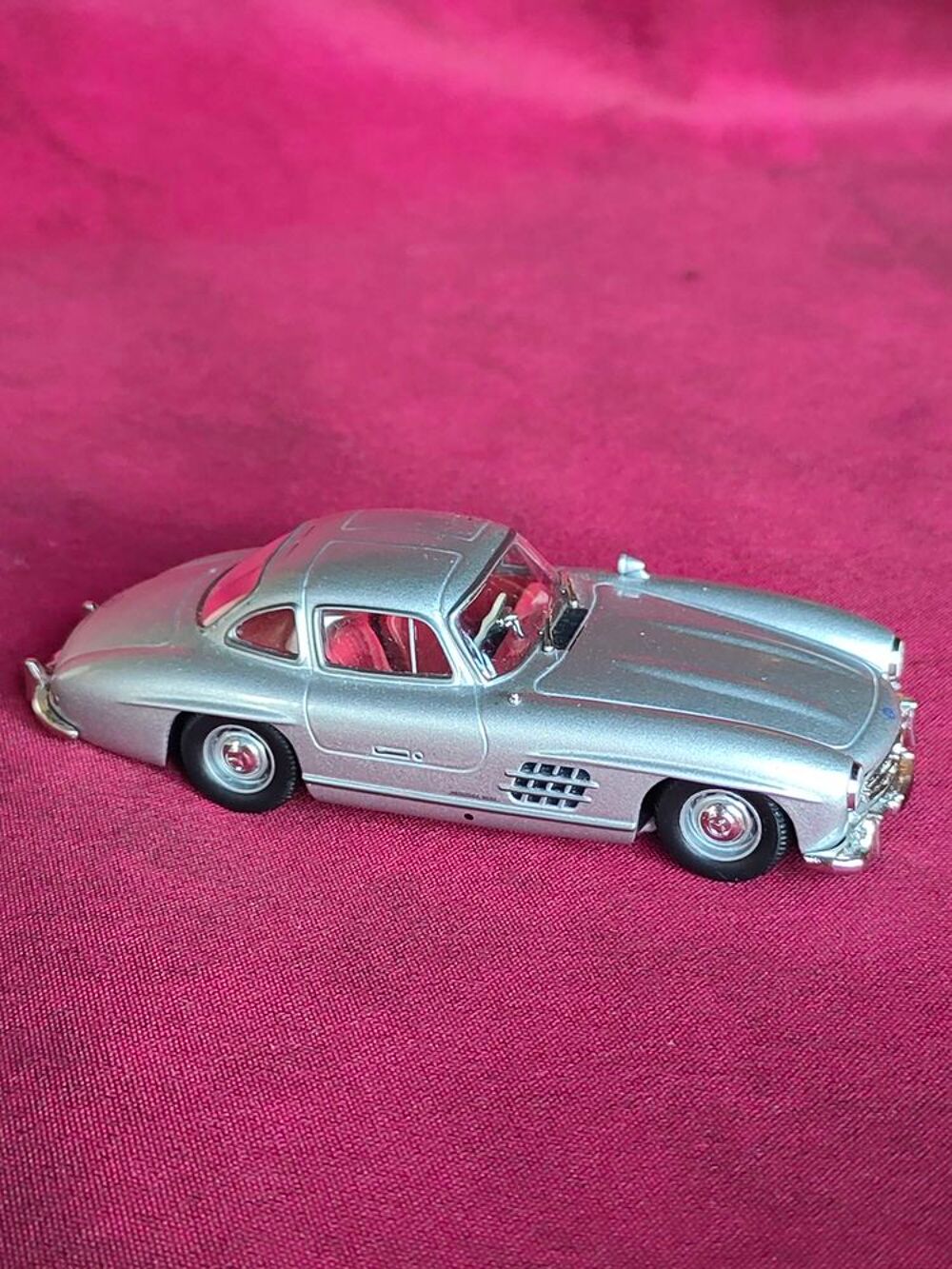 Voiture miniature Mercedes 300SL 
