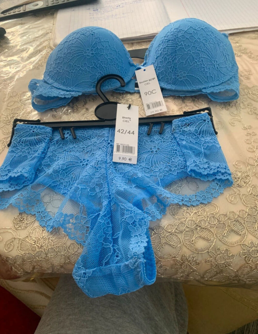 Parure lingerie Manoukian bleu ciel dentelle NEUVE avec &eacute;tiquettes 90C + 42/44 Vêtements