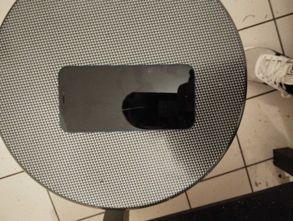 iphone 12 64go Téléphones et tablettes