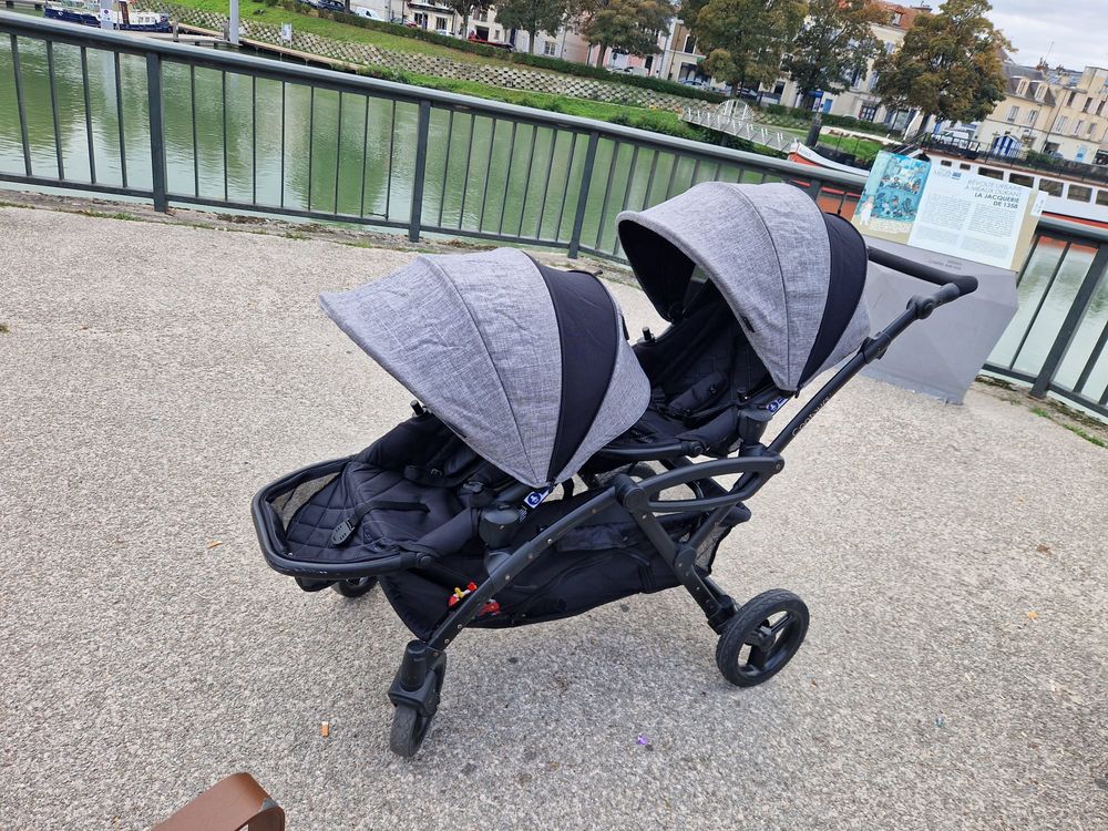 Poussette double Pu�riculture