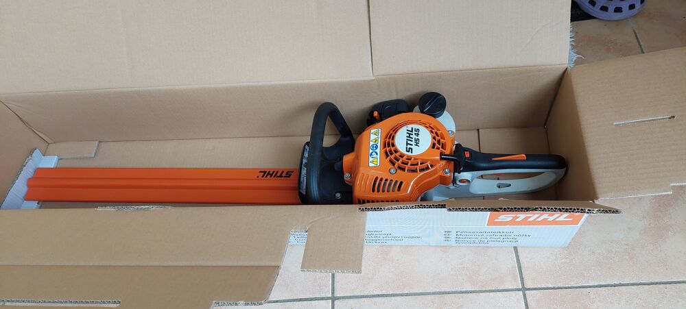 TAILLE HAIES STIHL THERMIQUE. Jardin