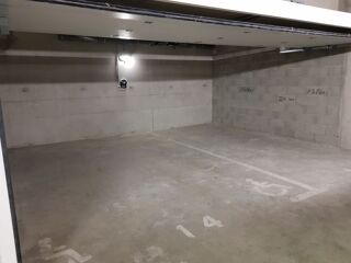  Parking / Garage à louer 30 m²