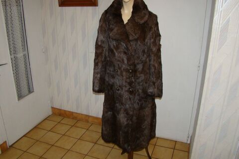 Manteau de fourrure en lapin  vintage ann�es 1970  T. 42
150 Gargenville (78)