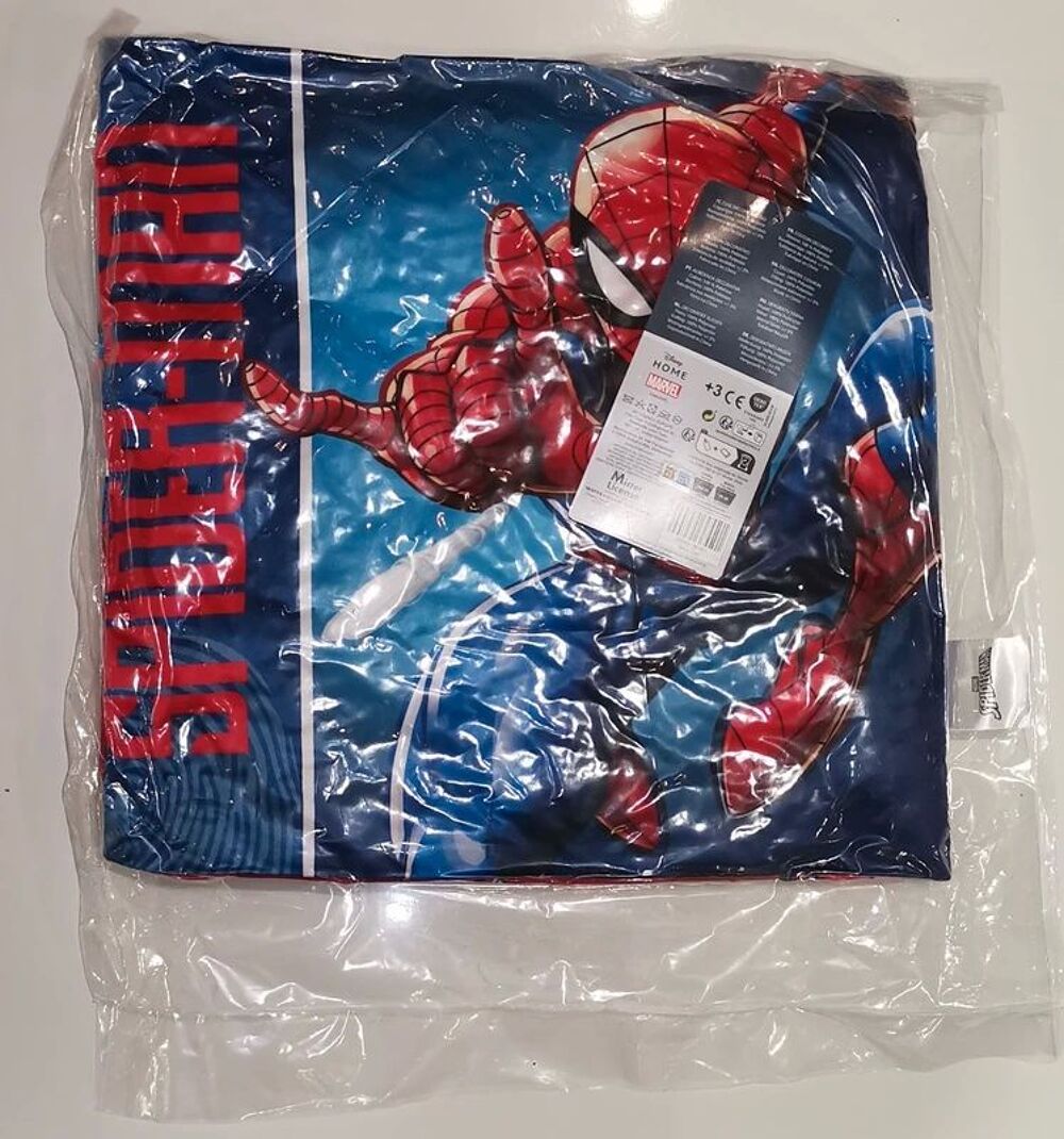 Coussin peluche neuf sous blister Spider-Man Avengers Disney Décoration
