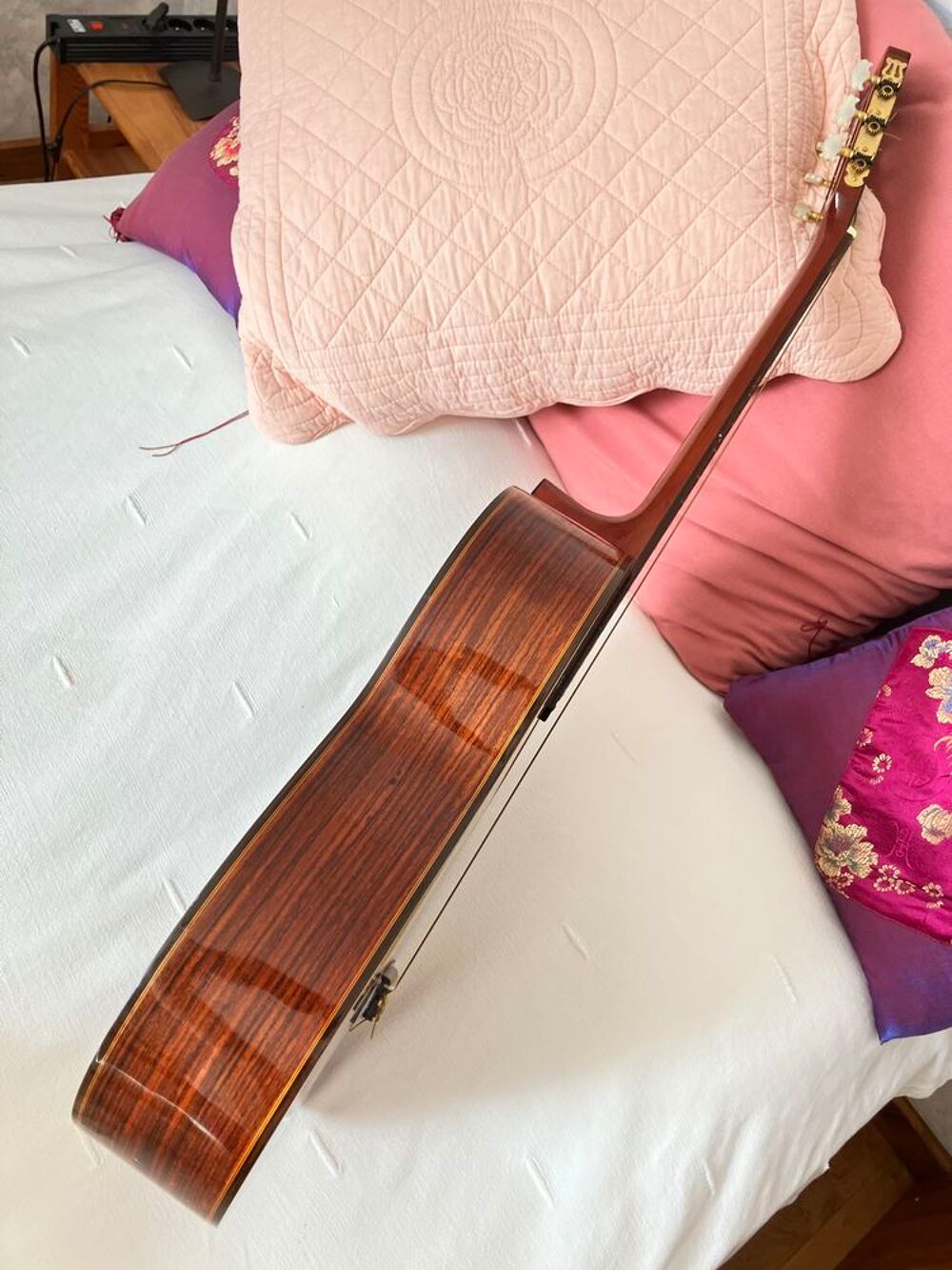 Guitare classique, tr&egrave;s peu utilis&eacute;e, ann&eacute;es 80, comme neuve Instruments de musique