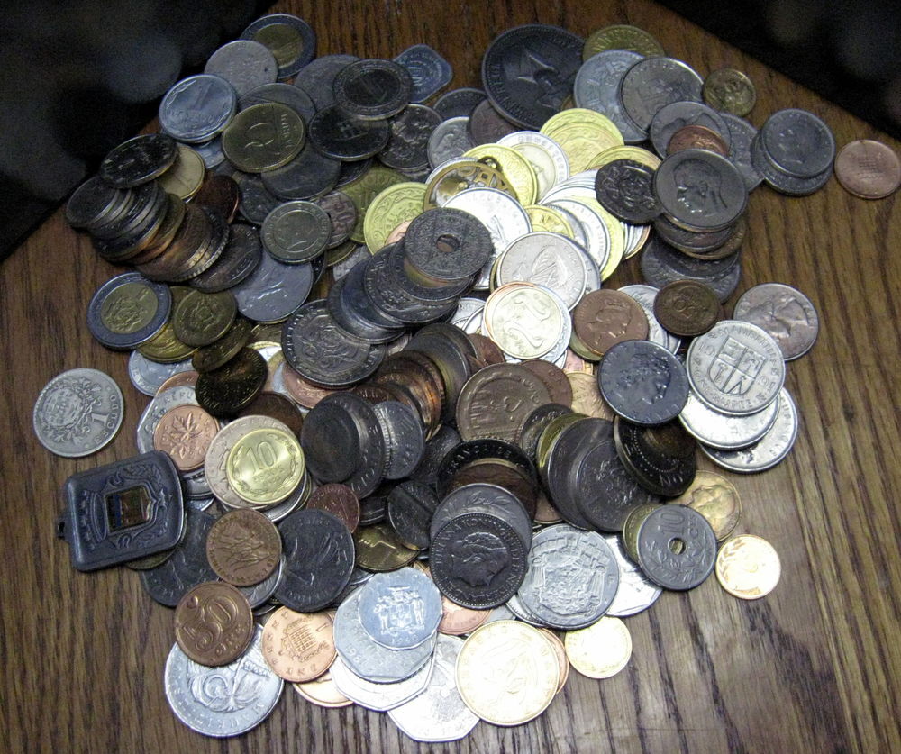 262 pieces monnaies et jetons divers pays. 