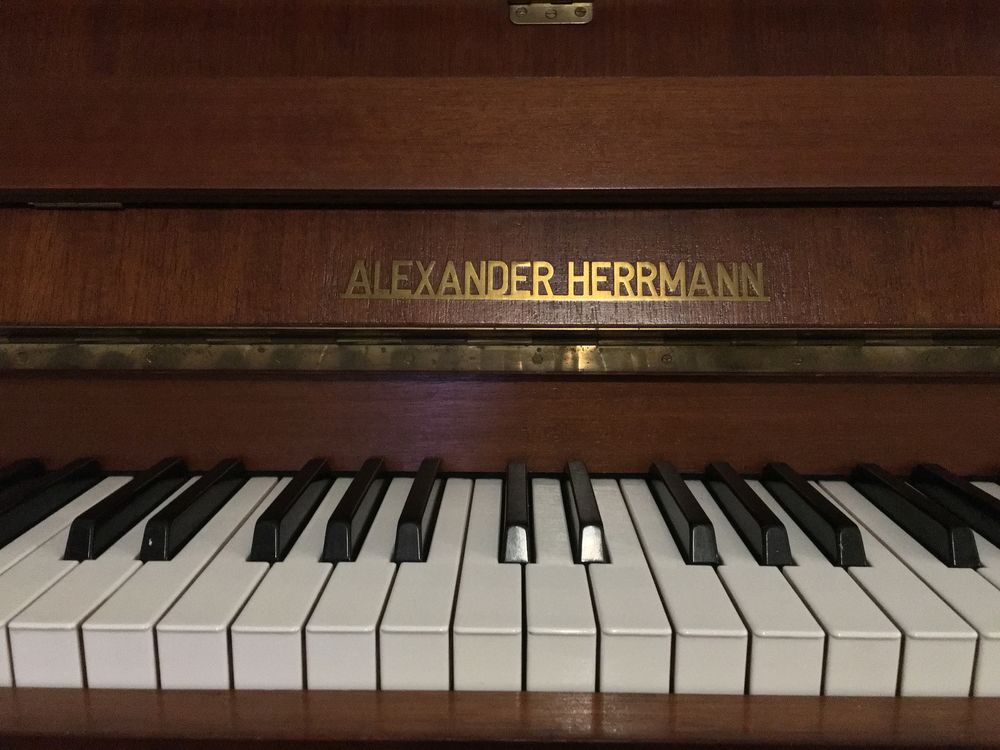 Piano droit + transport offert Instruments de musique