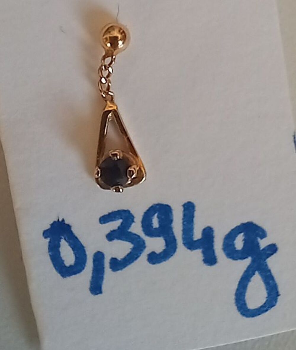 Boucles 18 c depareill&eacute;es Bijoux et montres