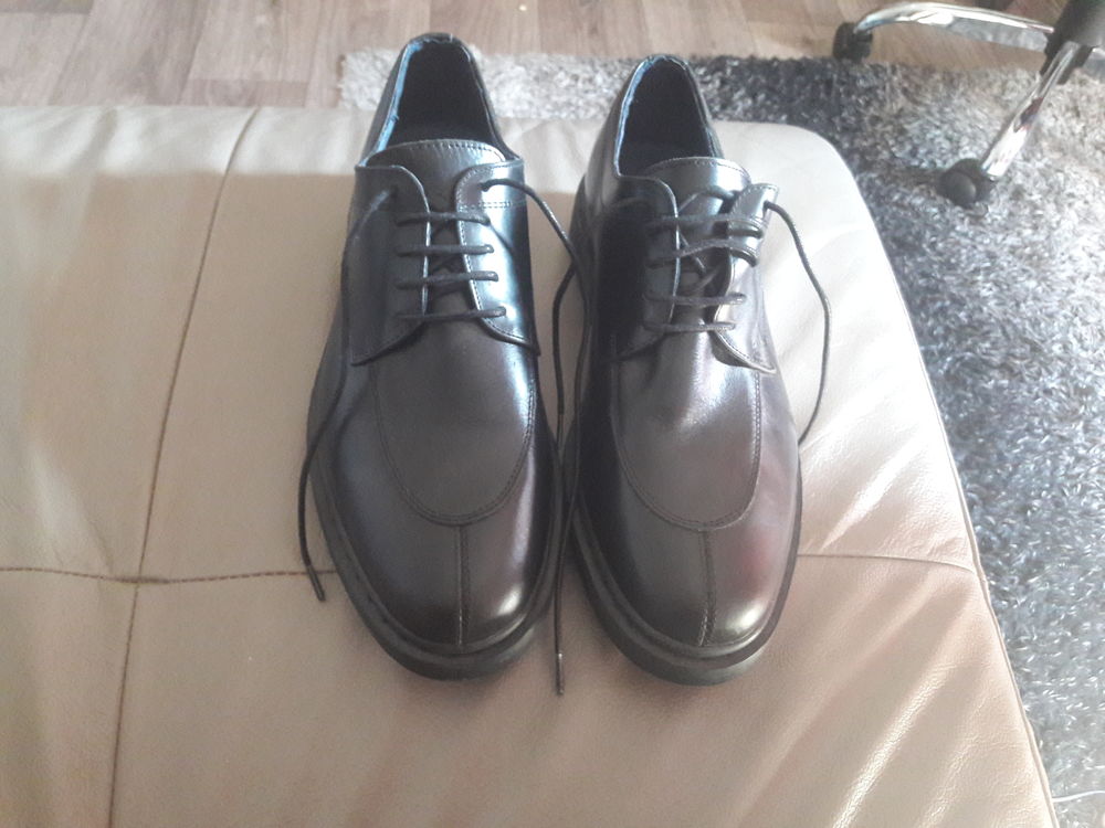 Achetez chaussures en cuir neuf - revente cadeau, annonce vente à Montrouge  (92) WB165282838