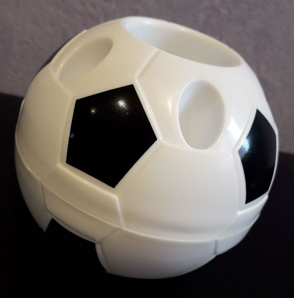 Pot de crayon stylo forme ballon de foot comme neuf poser en Jeux / jouets