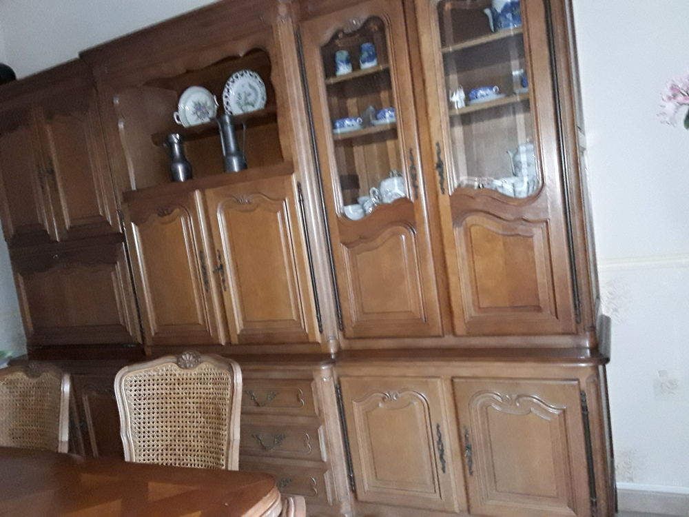 don de diff&eacute;rents meubles
Un lustre
Un piano droit Meubles