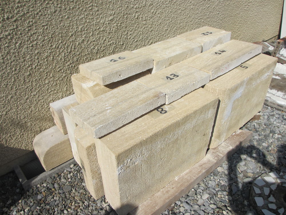 Lot de 14 pierres du Gard ( provenant d'une chemin&eacute;e ) Bricolage