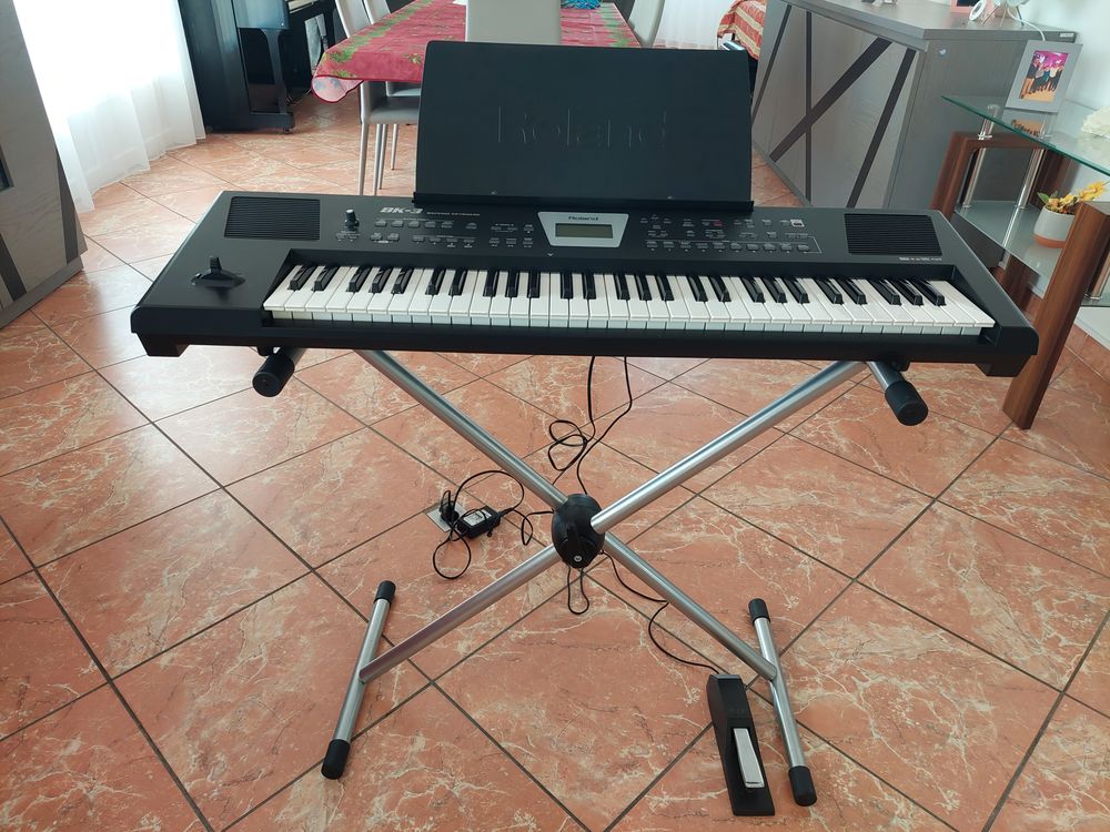 Synth&eacute;tiseur ROLAND BK3
Instruments de musique