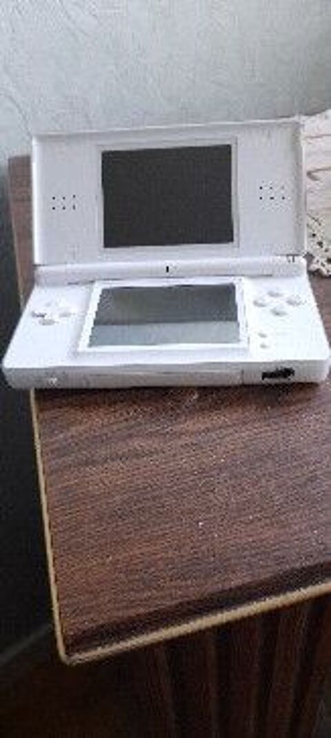  Nintendo DS Lite  
Attignat (01)
