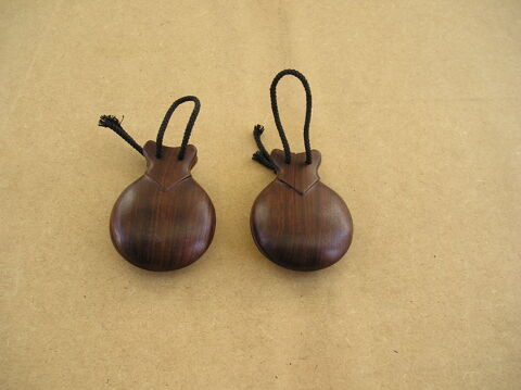 V�ritables castagnettes espagnoles en bois d'olivier
30 Sept�mes-les-Vallons (13)