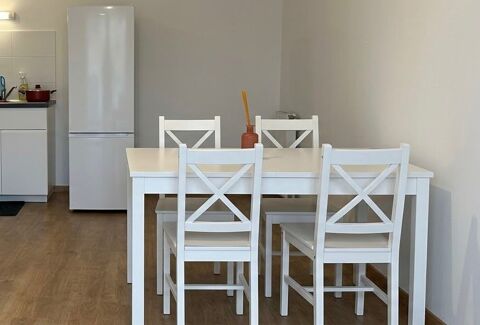 Table + 4 chaise blanc pin massif presque neuve Honfleur (14)