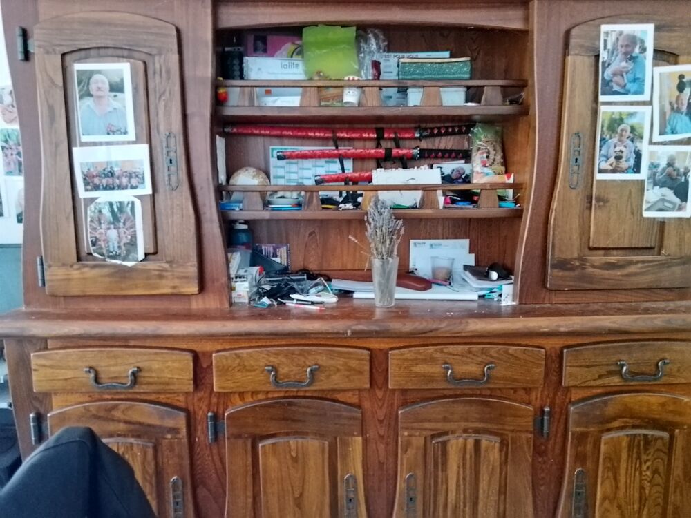 Buffet en Bois Fonc&eacute; avec Vitrines Meubles
