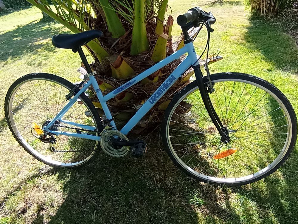 VTC v&eacute;lo tout chemin Decathlon femme taille S M. Vélos