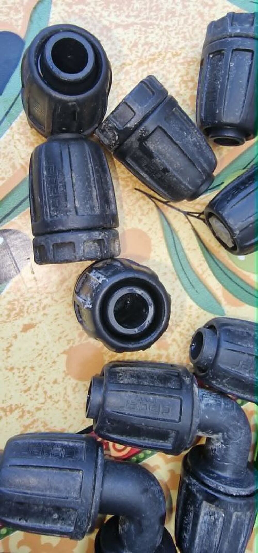 3 T&eacute;s, 6 Bouchons, 5 Raccords coud&eacute; pour arrosage 16mm Jardin