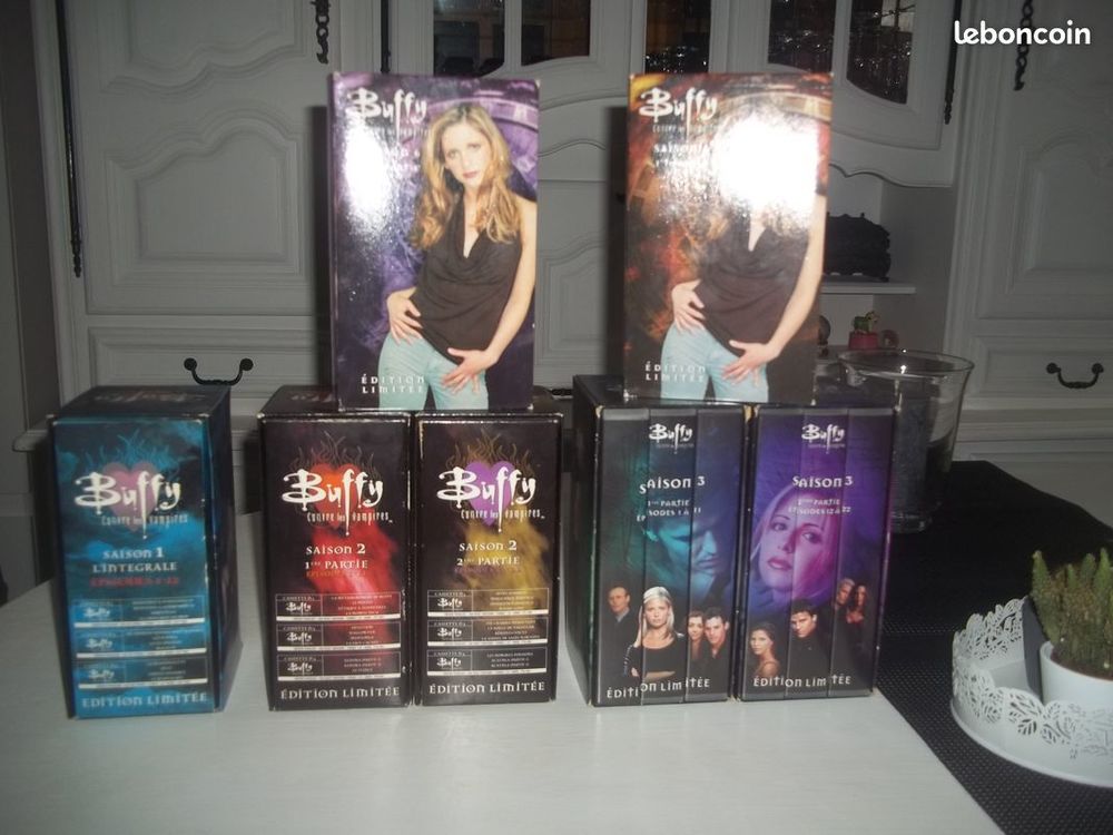 Coffret buffy en cassette VHS saison 1 et 2 et 3 et 6 DVD et blu-ray
