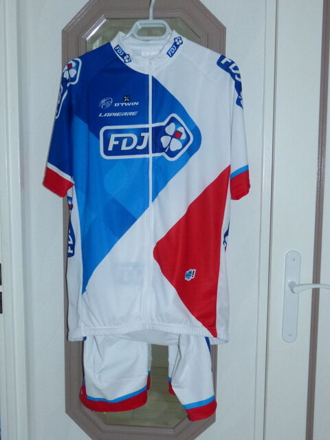 Tenue cycliste  100 Grand-Fort-Philippe (59)