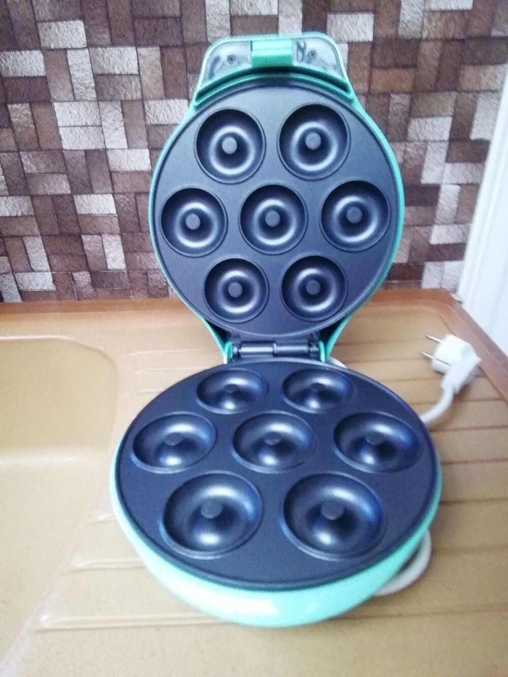 Appareil BESTON pour donuts neuf Electroménager