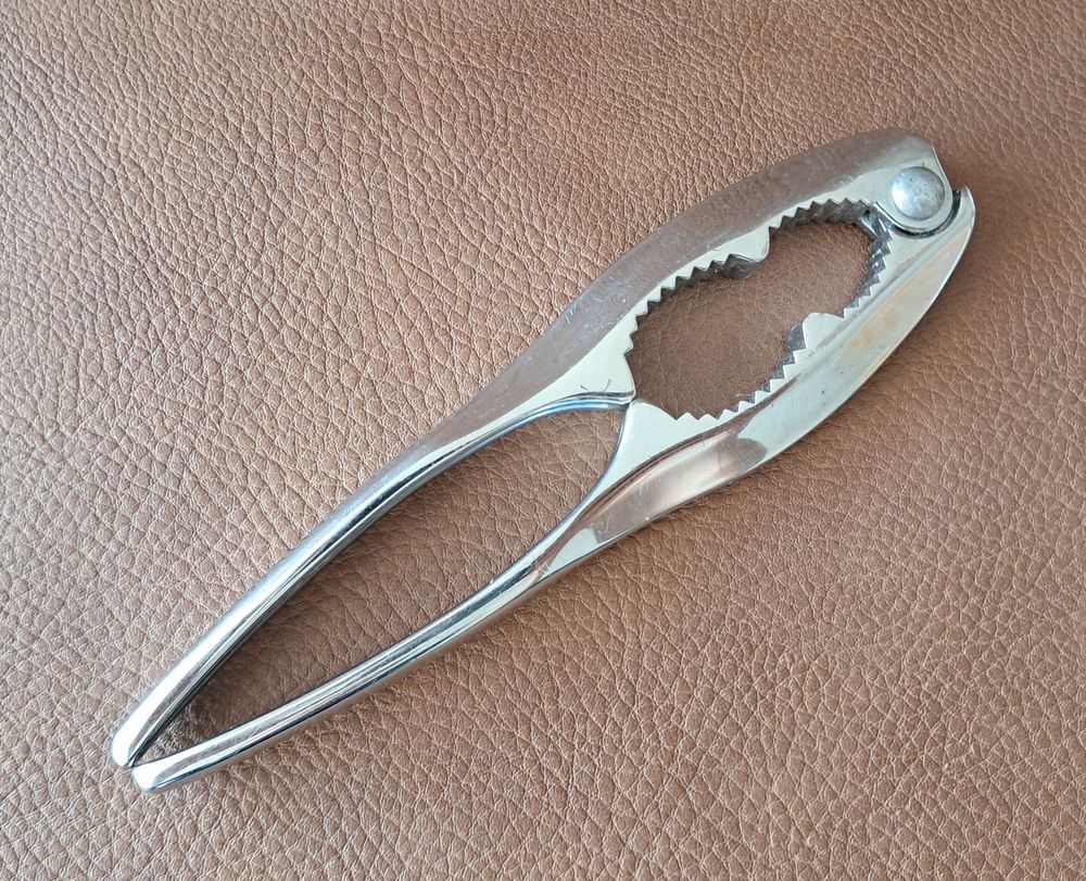 casse noix noisettes en m&eacute;tal argent&eacute; 15,5x4 cm Cuisine