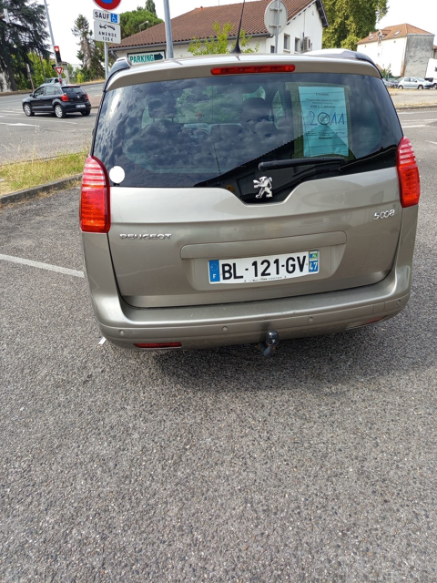 Peugeot 5008 1.6 HDi 112ch FAP BVM6 Confort Pack 7pl