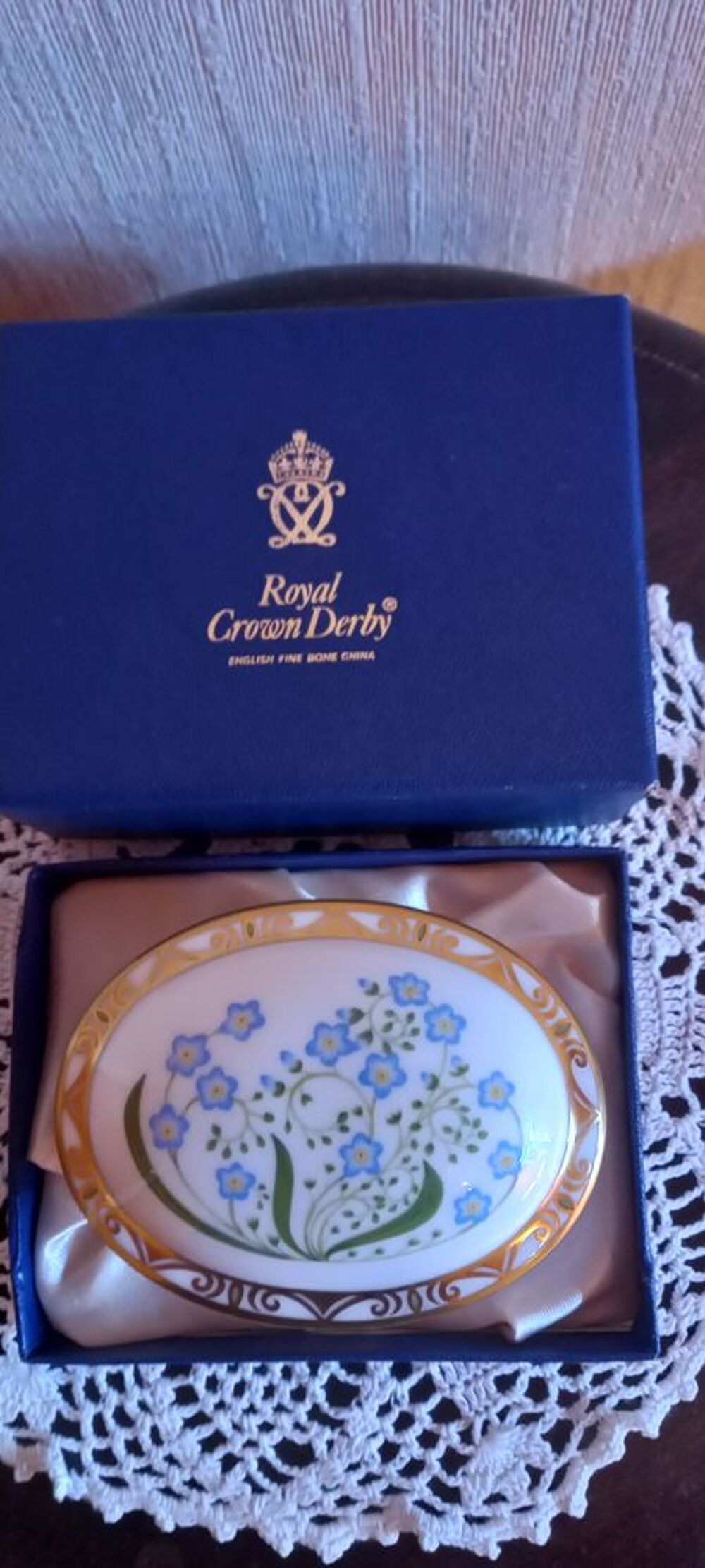 Bo&icirc;te &agrave; bijoux porcelaine anglaise Royal Crown Derby (1988) 