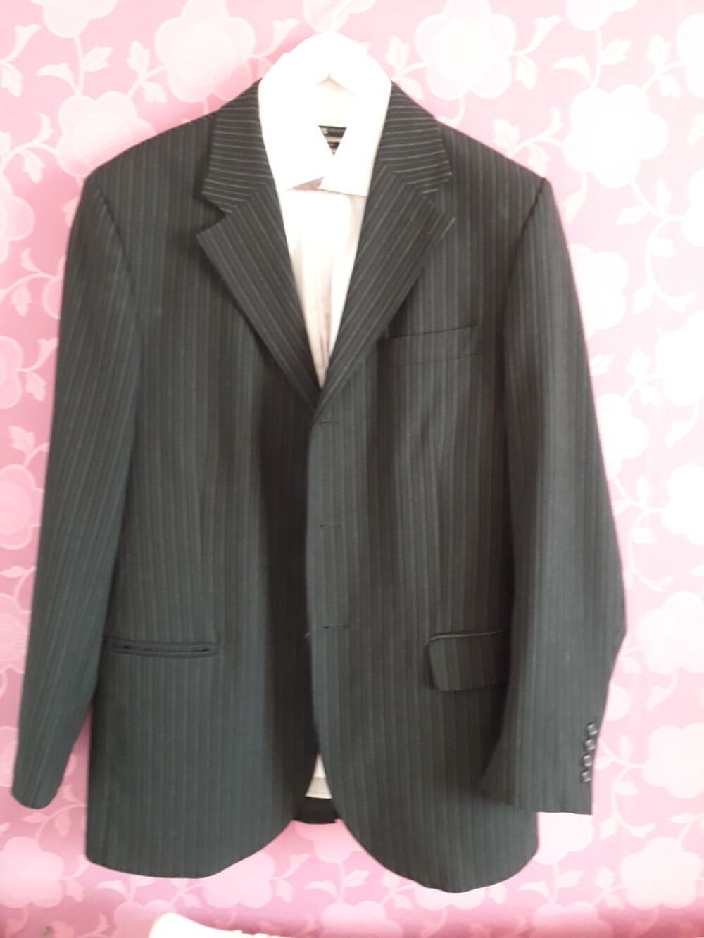 2 costumes Laurent CERRER et 1 Chemise Jules
1 costume Brice Vêtements