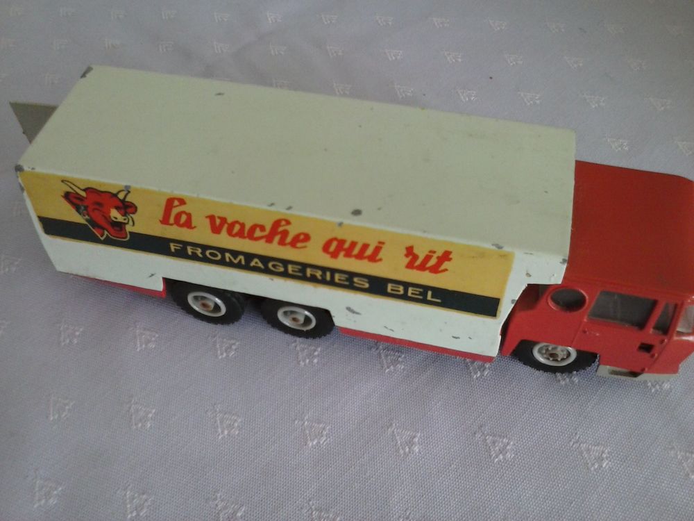 CAMION BERNARD LA VACHE QUI RIT 