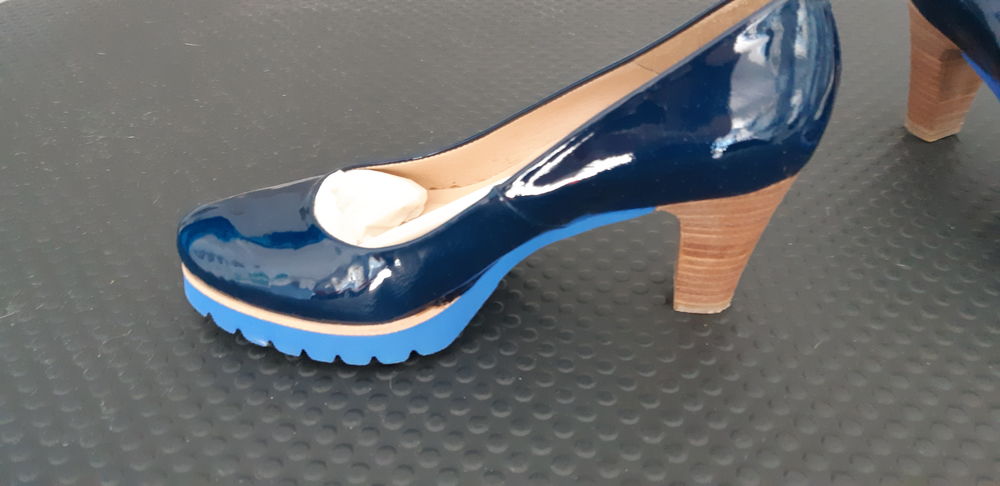 Escarpins femme en cuir vernie bleu marine Chaussures