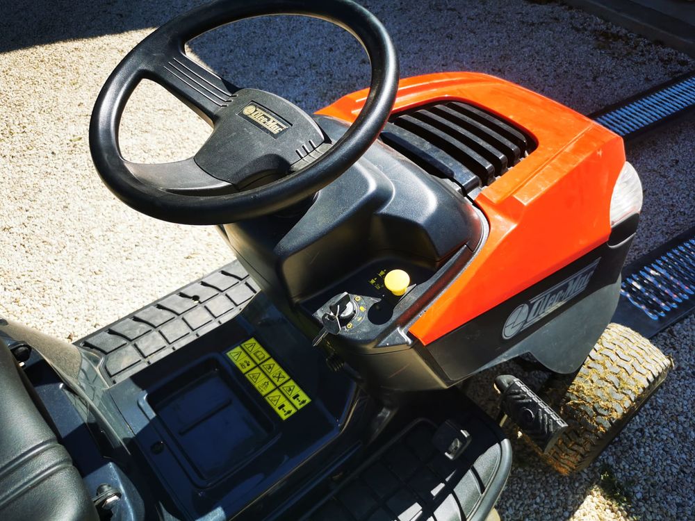 Tracteur tondeuse Oleo Mac Jardin