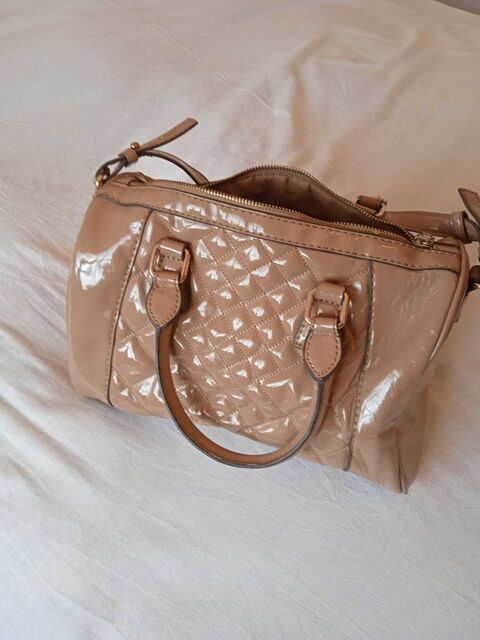 sac �  main beige vernis 8 Les Abrets (38)