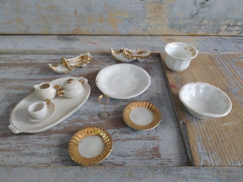 Ancienne Dinette Service &agrave; Th&eacute; Porcelaine de Paris XIXeme 