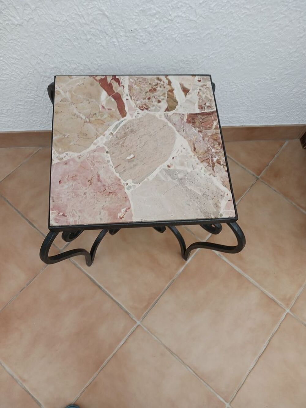 Petite sellette fer forg&eacute; et marbre rose 45x45 Décoration