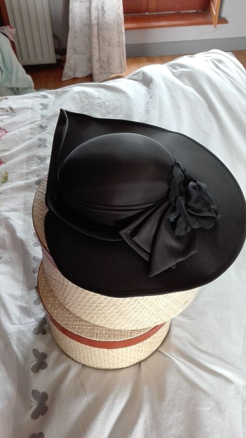 chapeau c&eacute;r&eacute;monie ou d&eacute;guisement Vêtements