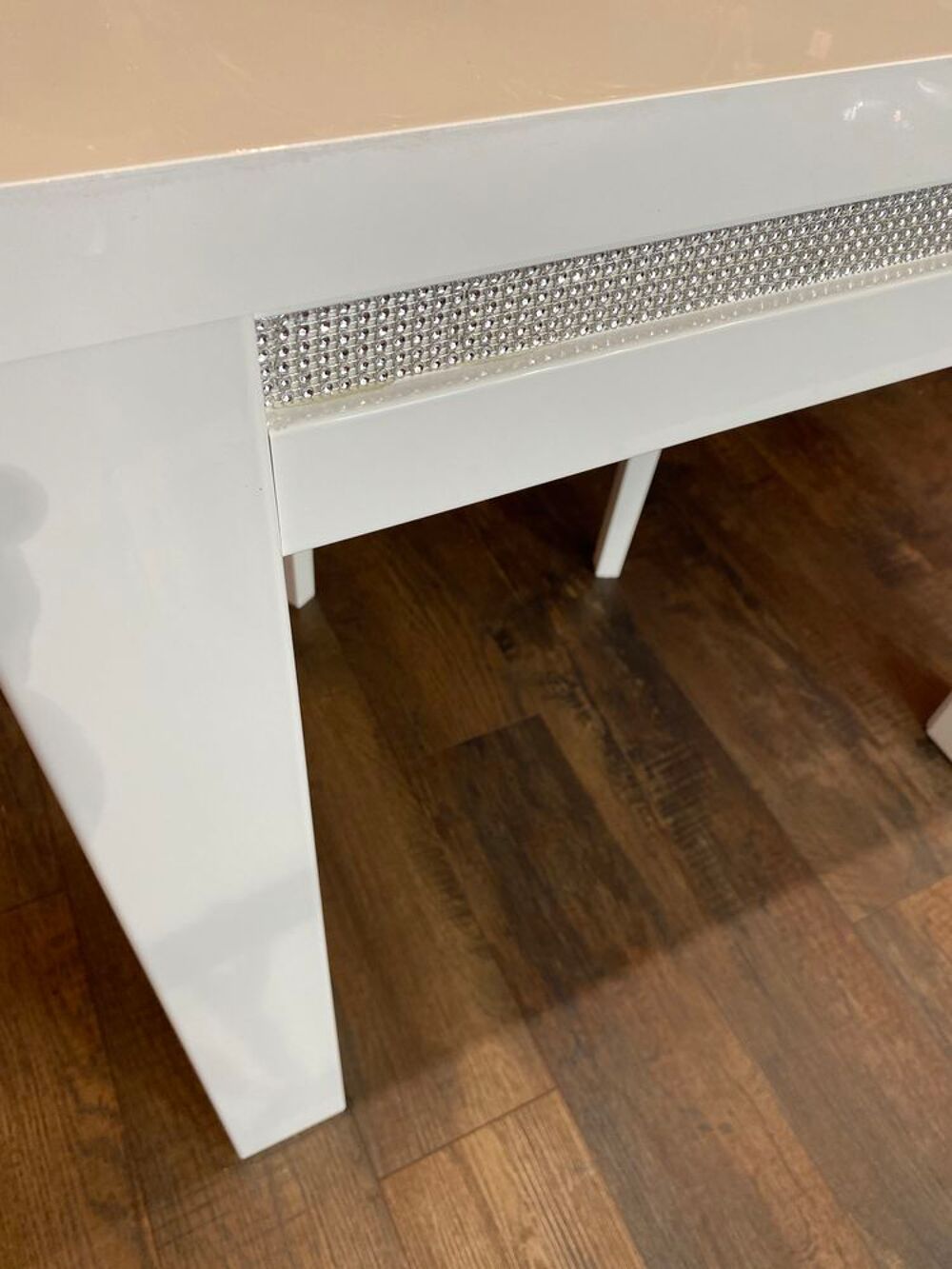 table de salon avec strass Meubles