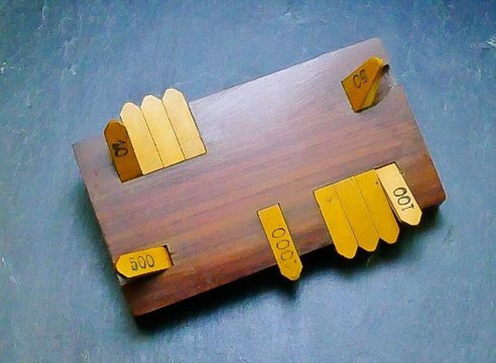 Ancien compte point en bois pr&eacute;cieux. 