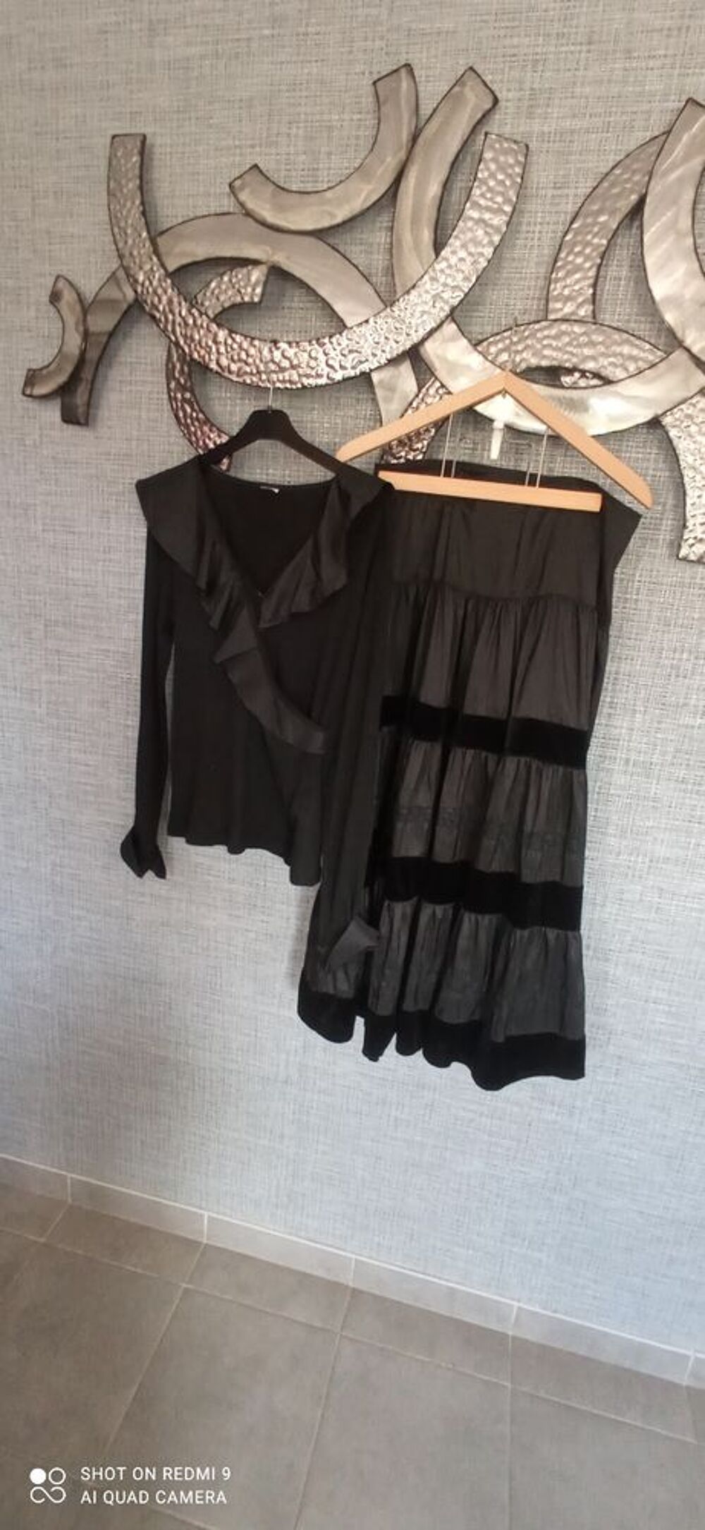 Ensemble jupe et haut noir
Vêtements