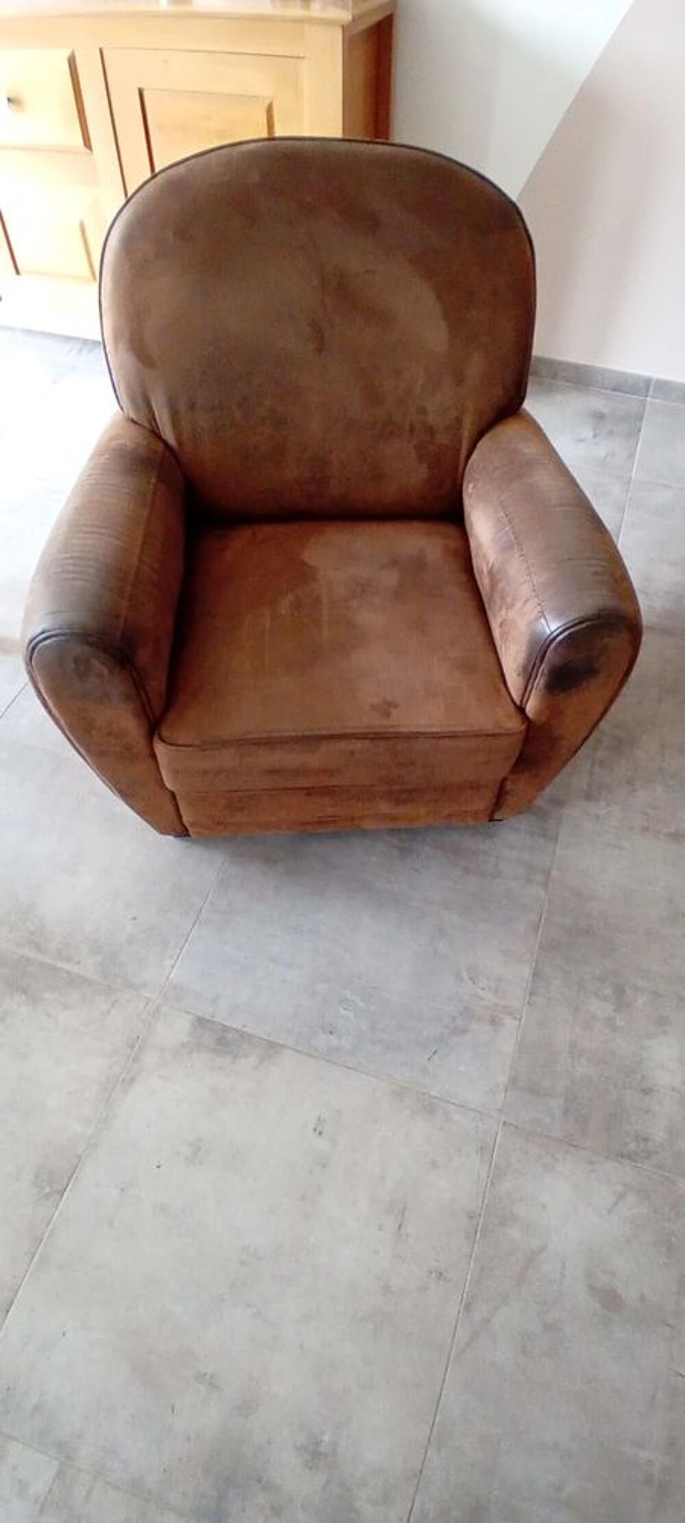 Fauteuil cuir vieilli tr&egrave;s bon &eacute;tat Meubles