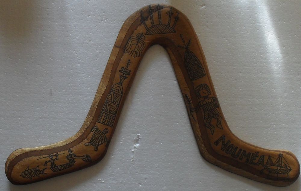 V&eacute;ritable boomerang en bois de Nouvelle Cal&eacute;donie. Sports