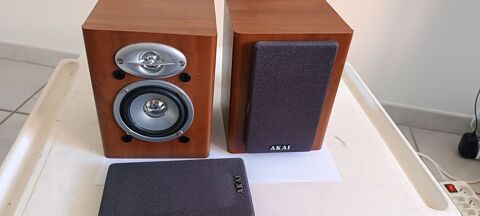 Haut parleurs AKAI 
15 Montalieu-Vercieu (38)