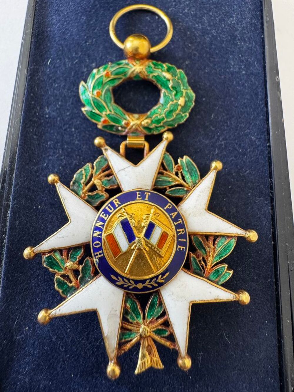 M&eacute;daille l&eacute;gion d'honneur 3 eme r&eacute;publique en OR 18k poin&ccedil;on t&ecirc;te d'aigle 