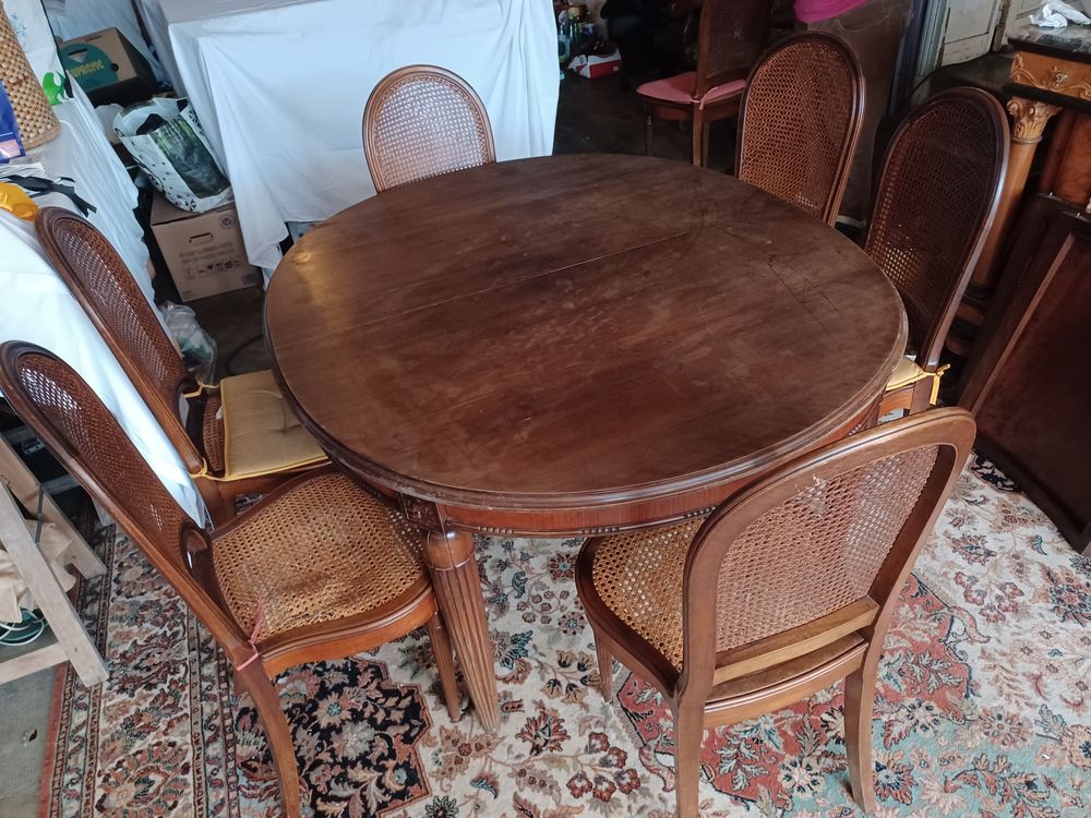 Salle &agrave; manger sign&eacute;e Meubles