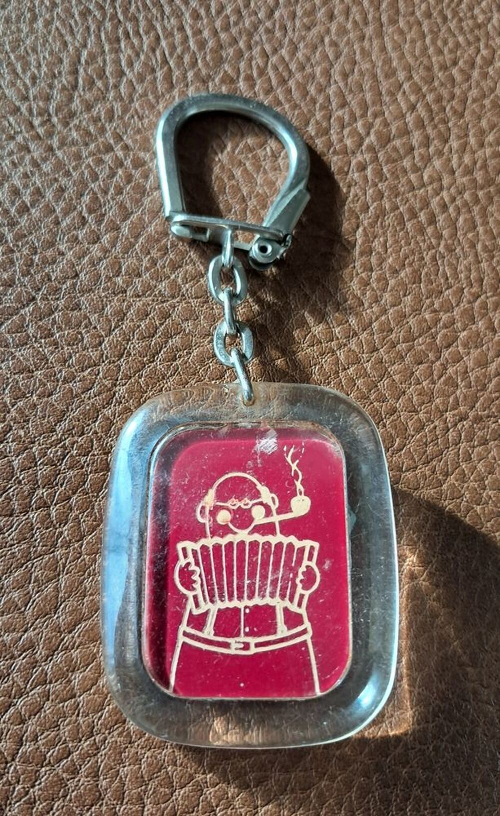 ancien porte cl&eacute; publicitaire vintage bar des Pyr&eacute;n&eacute;es 
