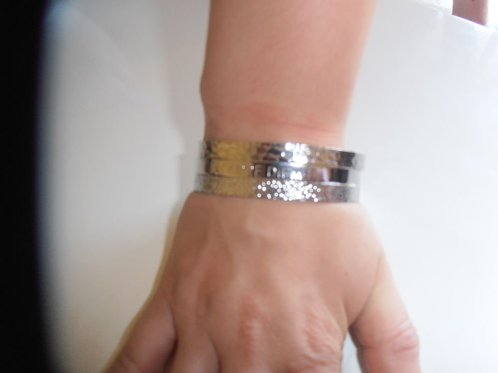 Trio de bracelets (28b) Bijoux et montres