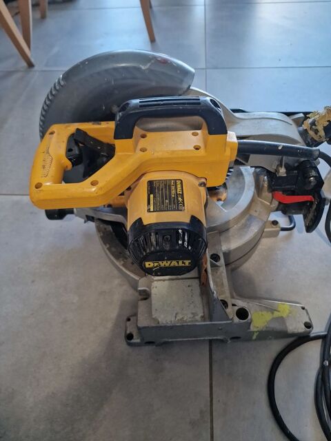 Scie  onglet DEWALT 300 Poey-de-Lescar (64)