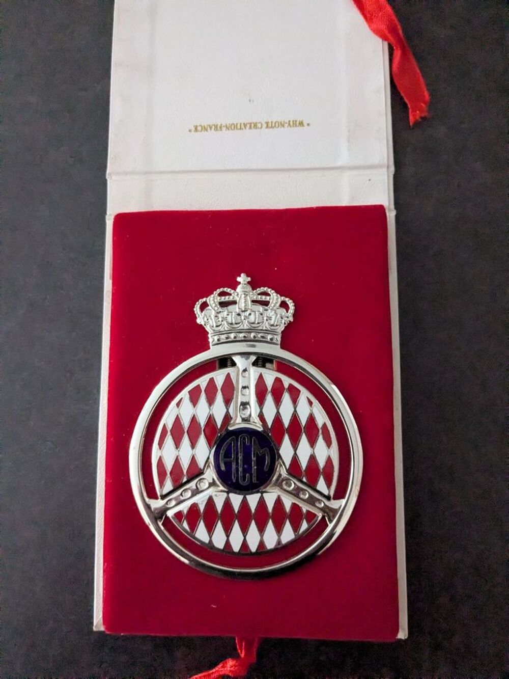 Badge &eacute;dition limit&eacute;e AUTOMOBILE CLUB MONACO MONTE CARLO. 