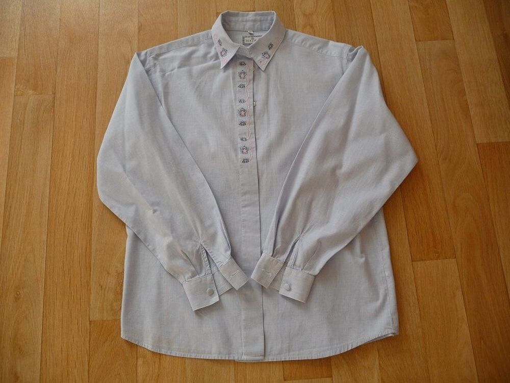 Chemisier bleu ciel brod&eacute; th&eacute;i&egrave;res &amp;tasses T.38 marque HAZAN Vêtements